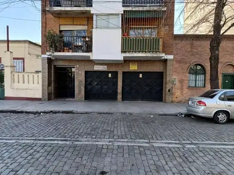 Excelente oportunidad cochera en venta en barrio Flores , en Capital Federal.