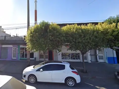 VENTA  2 LOCALES Y TERRENO-CASA  PLANTA ALTA  2 DORMITORIOS 