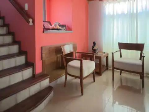 Casa 5 ambientes con 3 baños