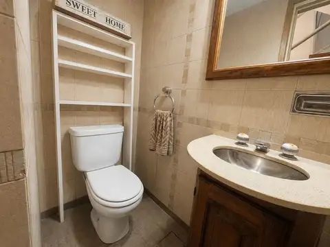 CASA EN VENTA DE TRES DORMITORIOS - LA PLATA