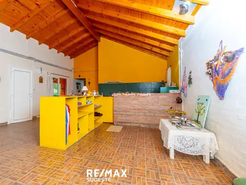 Casa 2 ambientes con 2 baños