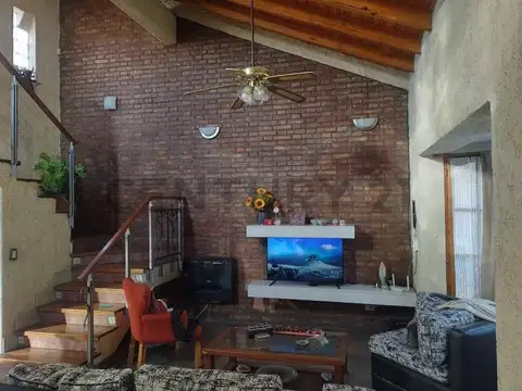Casa 2 ambientes con 2 baños
