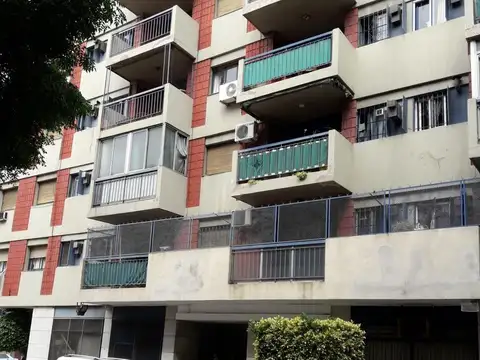 4 ambientes, Fte, Balcón , Cocina Comedor, Lav, Vista Puente