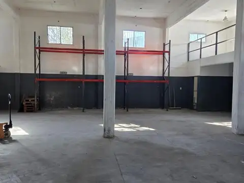 Local Comercial de Losa en Esquina 236 m² c/ Oficinas, Baños y Entre piso s/ Avenida - Laferrere
