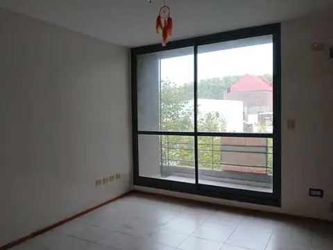 MONOAMBIENTE EXTERNO CON BALCON NORTE. EXCELENTE ESTADO.