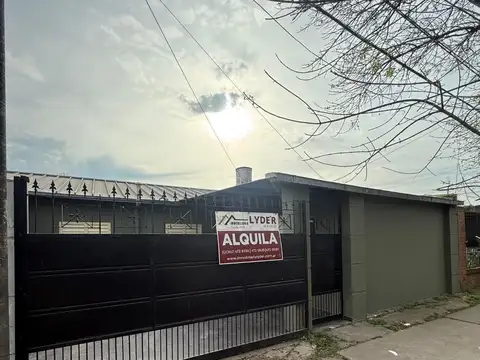 Casa en alquiler c/ cochera en Barberan