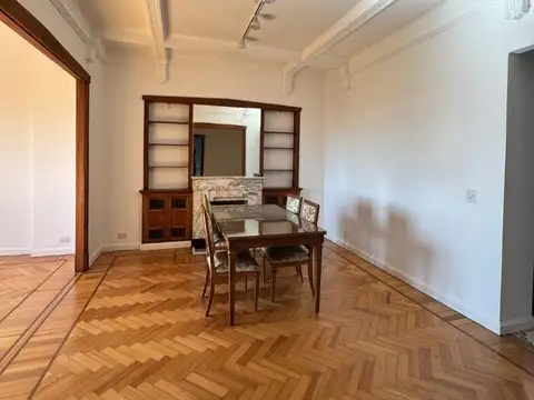 Avda. Libertador 4500. Piso de categoria. Cochera a 150mts.