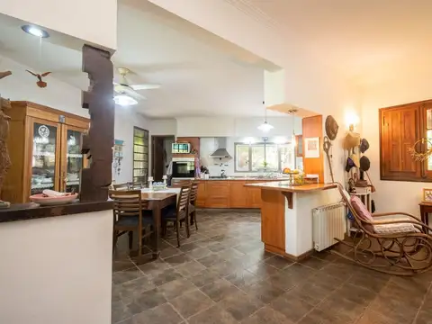 Casa en Venta con 4 cocheras