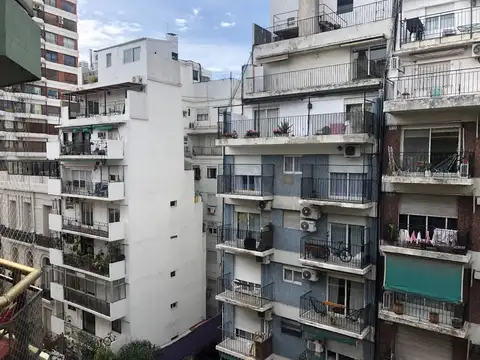 Agüero 1600