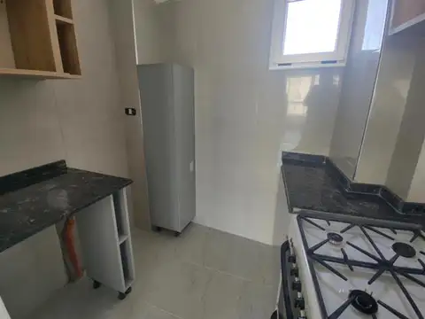 Amplio dos ambientes con suite y balcón.