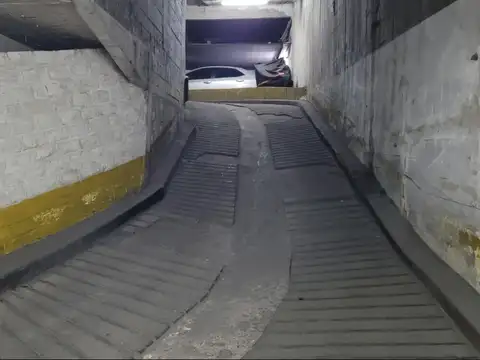 Cochera cubierta fija en venta en Ballester!