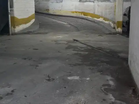 Cochera cubierta fija en venta en Ballester!