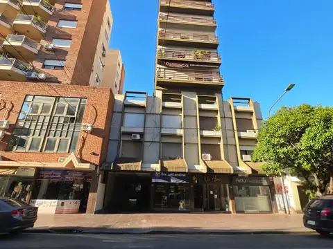 Cochera cubierta fija en venta en Ballester!