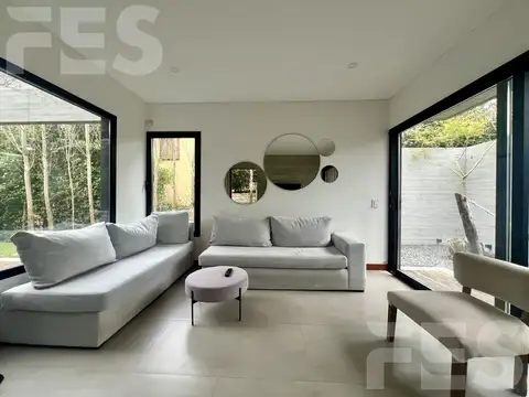 Casa en venta en Valeria Del Mar 4 ambientes