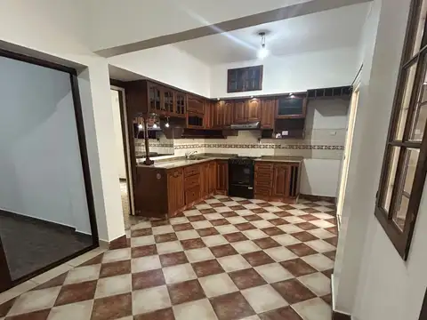 Casa en Alquiler con 1 cochera
