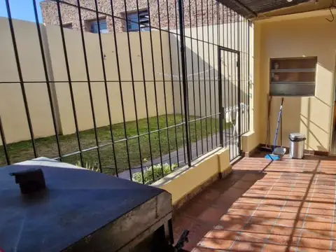 Venta de Casa 3 Amb con garage 2 autos en El Palomar, Morón