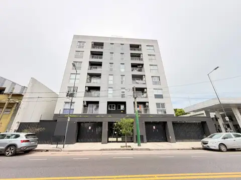 DEPARTAMENTO DE 2 AMBIENTES CON COCHERA