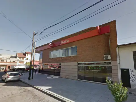 Av. Hipólito Yrigoyen al 2500