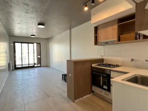 Monoambiente al contrafrente con balcón y parrilla
