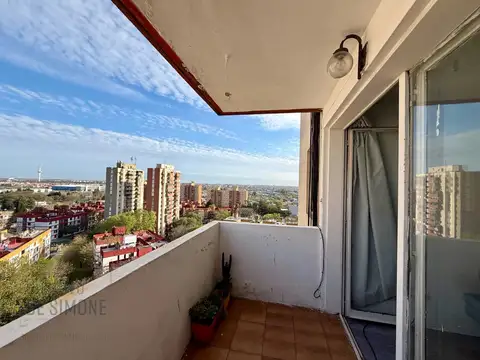 VENTA DEPARTAMENTO 3 MBIENTES CON BALCÓN EN FLORES