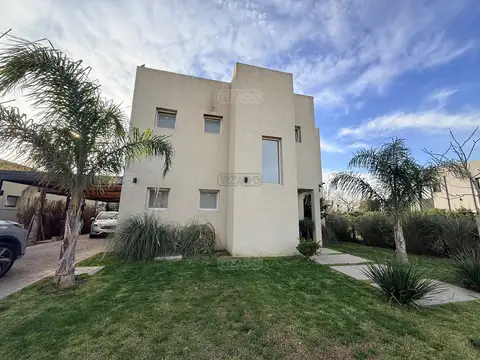 Casa en Venta en Pilar del Este - Santa Lucia, USD 245.000
