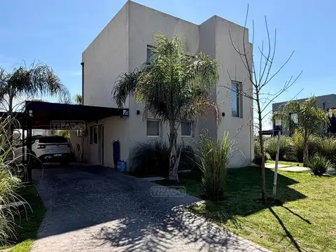 Casa  en Venta en Santa Lucia, Pilar del Este, Pilar