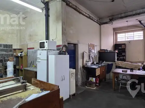 220 M2 CASA LOTE PROPIO CON LOCAL EN PLANTA BAJA Y COCHERA, VARIOS US0S BARRACAS