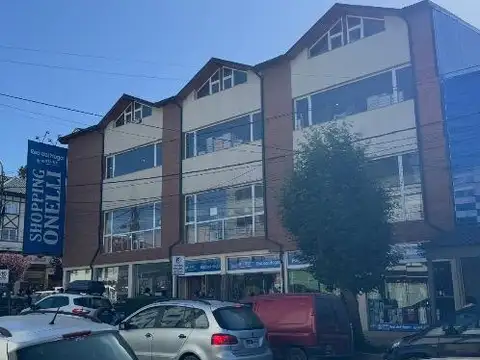 Edificio comercial en alquiler, esquina estratégica