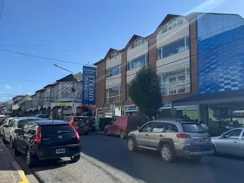 Edificio comercial en alquiler, esquina estratégica