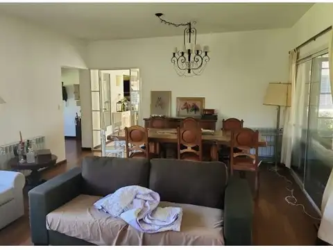 Casa en Alquiler con 4 cocheras