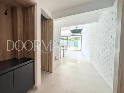 Casa 5 ambientes con 4 baños