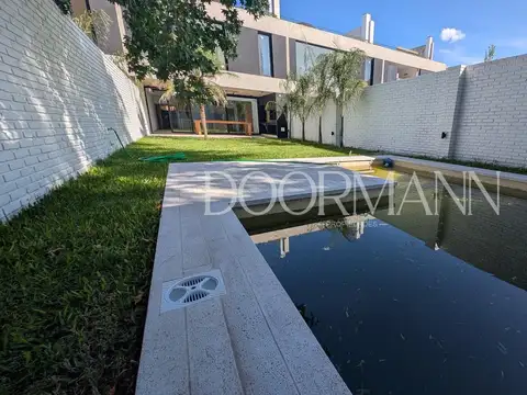 Casa 5 ambientes con 4 baños
