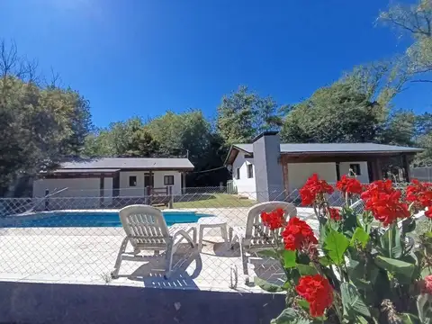 Casa 6 ambientes con 2 baños