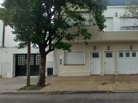 Casa de 3 ambientes en ALQUILER  en  Beccar