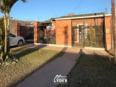 Casa para renta + DOS monoambiente en venta. Barrio Golf.