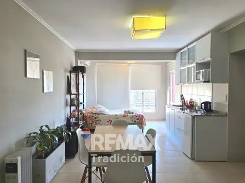 Monoambiente Amoblado/cochera-Alquiler-Centro Rcia