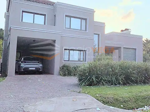 Casa en Venta en Campos De Alvarez, USD 515.000