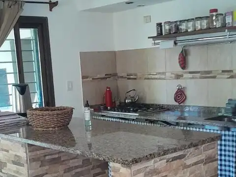 Casa venta Barrio Bosques de San Vicente 3 dorm jardín galería parrilla SEGURIDAD SUM