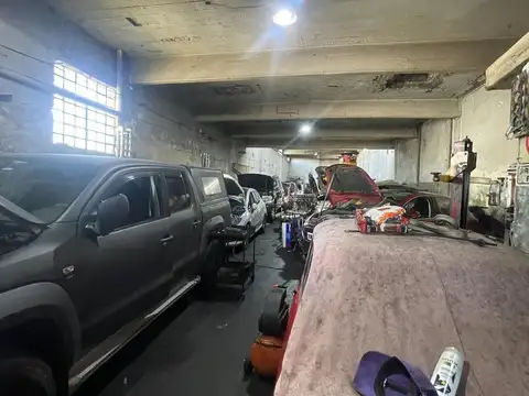 Venta galpón en Villa Dominico