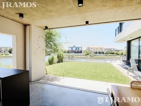 Casa en el Barrio Vistas - Puertos / Escobar