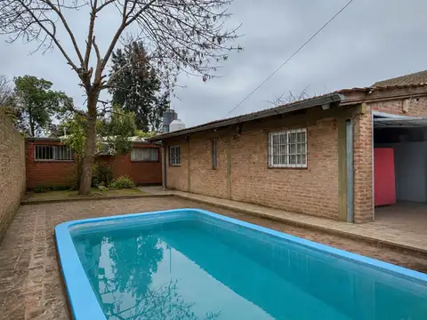 Casa 3 ambientes c/pileta y parque venta V. España
