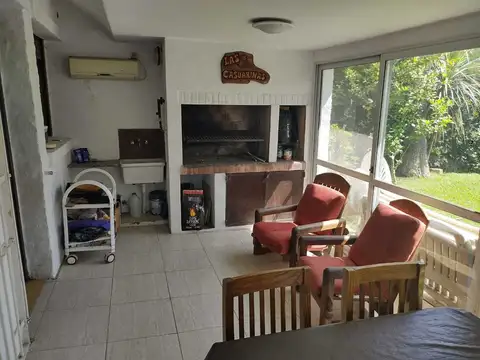 Casa 5 ambientes con 2 baños