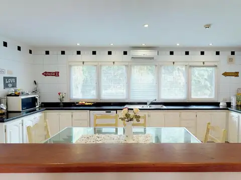 Casa 4 ambientes con 3 baños