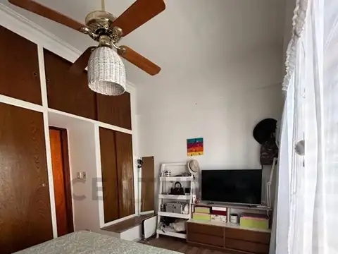 VENTA - CASA 5 AMBIENTES - TERRAZA Y BALCON -  COCHERA - LANUS