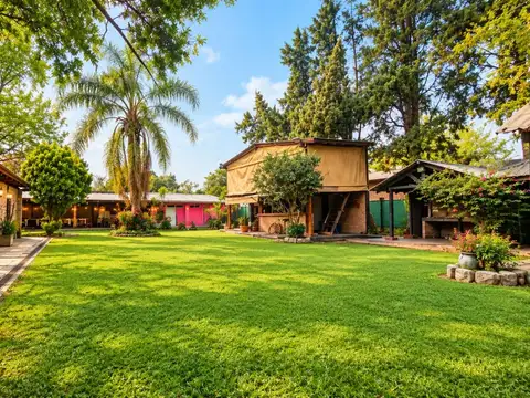 Venta - casa 2 dormitorios con pileta y gran predio  - funes