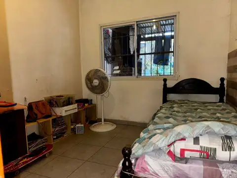 CASA 5 AMBIENTES VENTA LONGCHAMPS FRENTE A COLEGIO