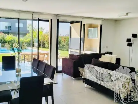 Casa 4 ambientes con 3 baños