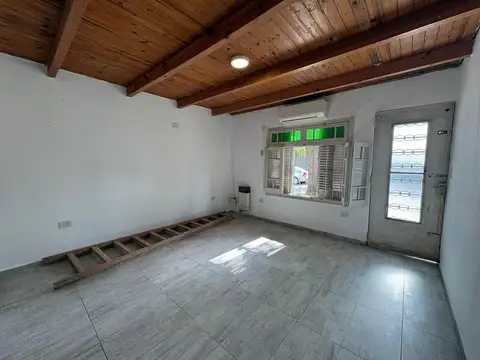 Casa 2 ambientes con 1 baño