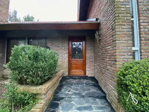 Casa 5 ambientes con 5 baños