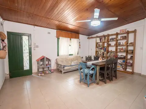 Casa 5 ambientes con 2 baños